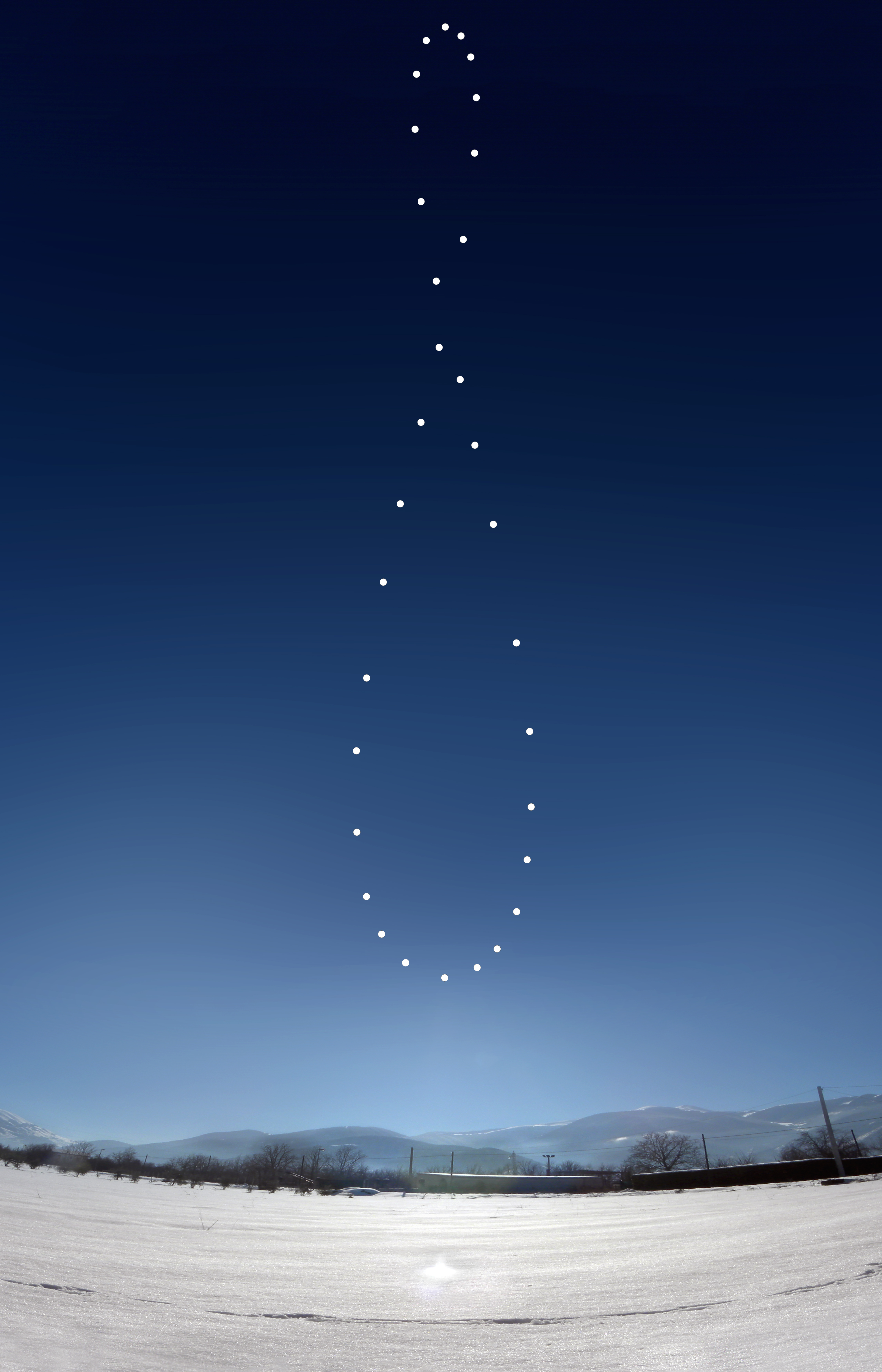 Infinite Loop: See the Sun's Yearlong Figure-Eight in the Sky (Photo)